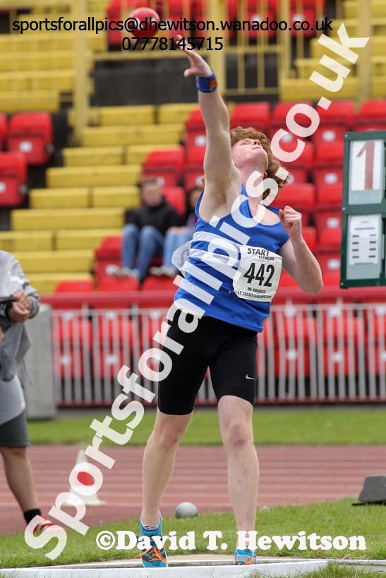 Mens under-17s shot putt, North Eastern Track and Field Champs, Gateshead Stadium. Photo: David T. Hewitson/Sports for All Pics